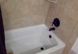 acrylic tub with culturaled marble surround.jpg